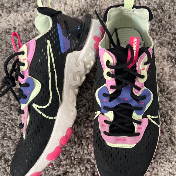 Size 8.5 Womens Nike react - Picture 1 of 1